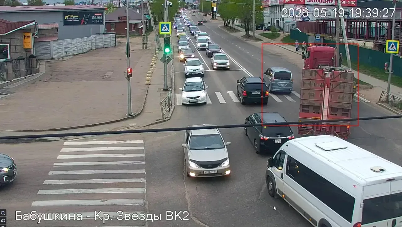 ❗️Движение в сторону сотых кварталов оказалось парализовано из-за ДТП  На перекрёстке улиц Бабушкина