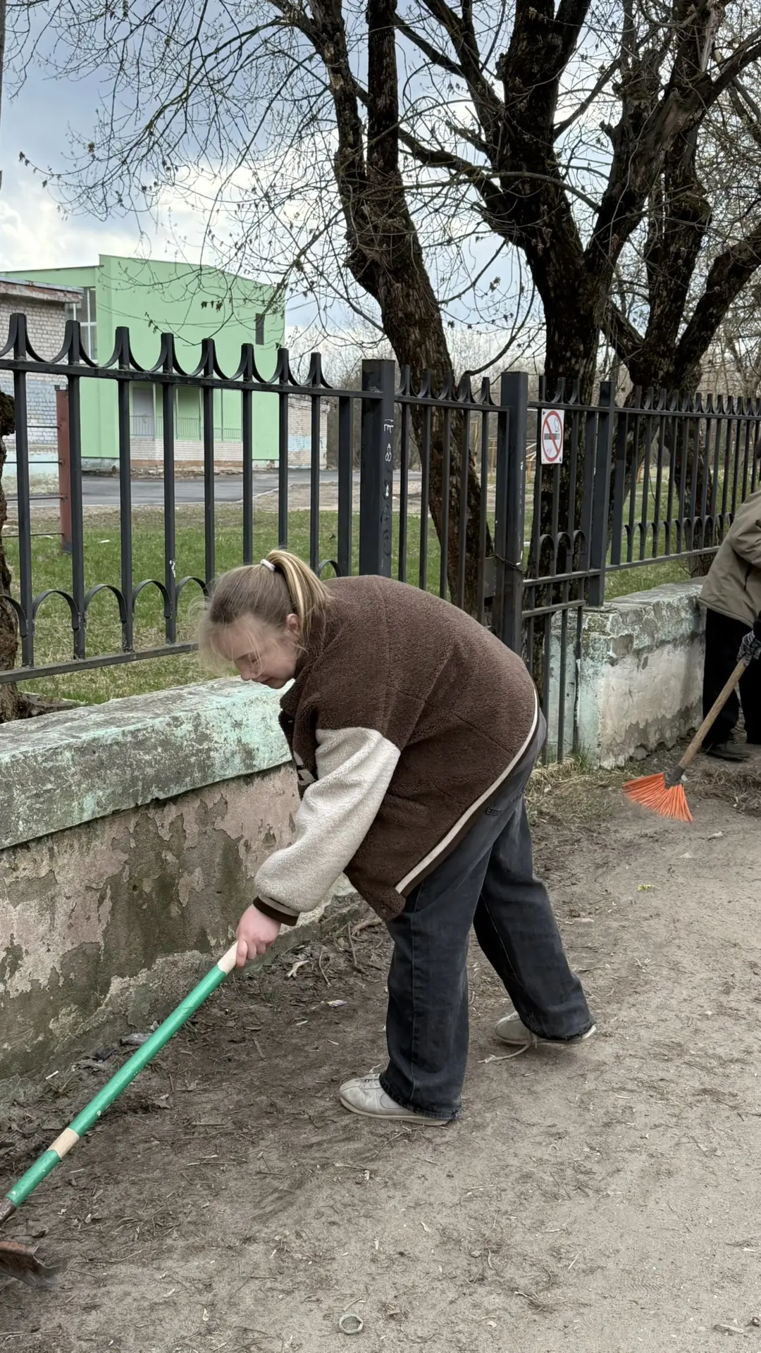 🌱 Весна — время перемен! С приходом тепла в нашей школе стартовал традиционный сезон уборки территор