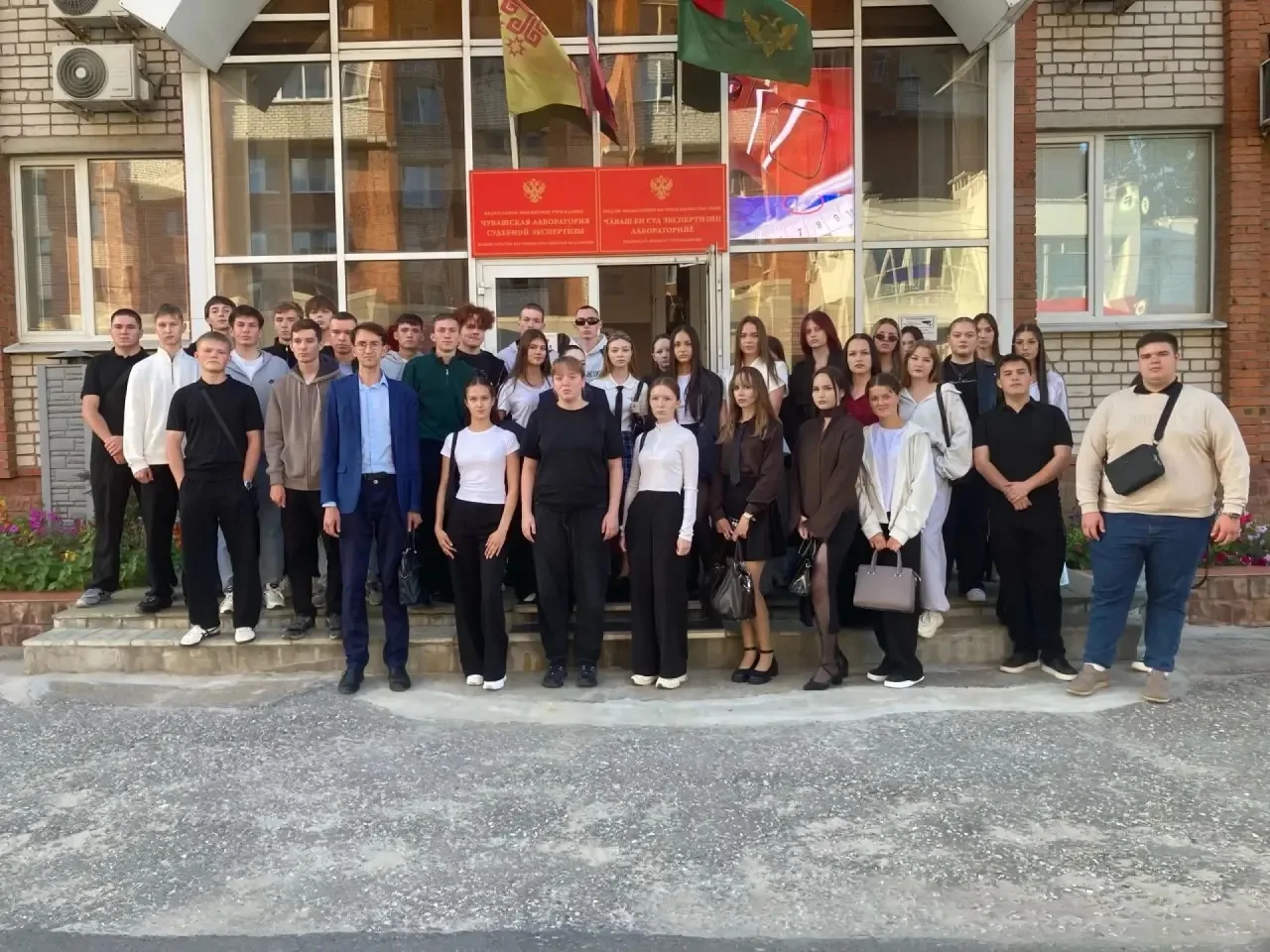 🔍 Студенты-юристы Чебоксарского Политеха узнали, как работает судебная экспертиза!