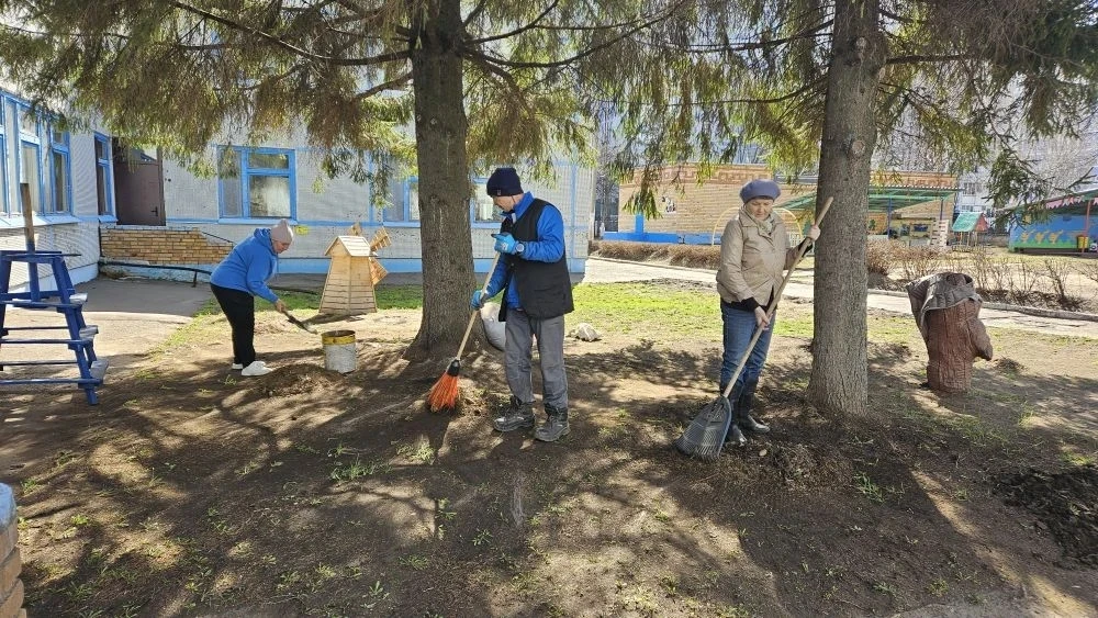 ☀️В нашем детском саду прошёл традиционный субботник, который собрал вместе сотрудников...