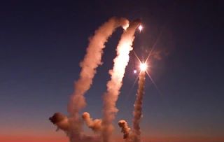 📌 Минобороны России сообщило: наши войска поразили в порту Южный сухогруз с обеспечени...