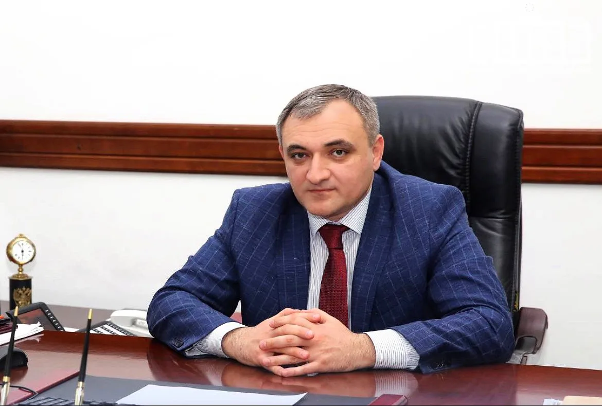 Азаматгерия Ашхотова утвердили в должности главы администрации Нальчика.