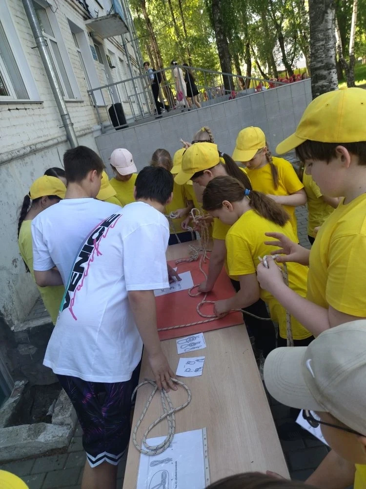 День здоровья пролетел как одно мгновение! 🏕️⛰️ Вместо уроков в 1,4 классах мы устроили настоящий ту
