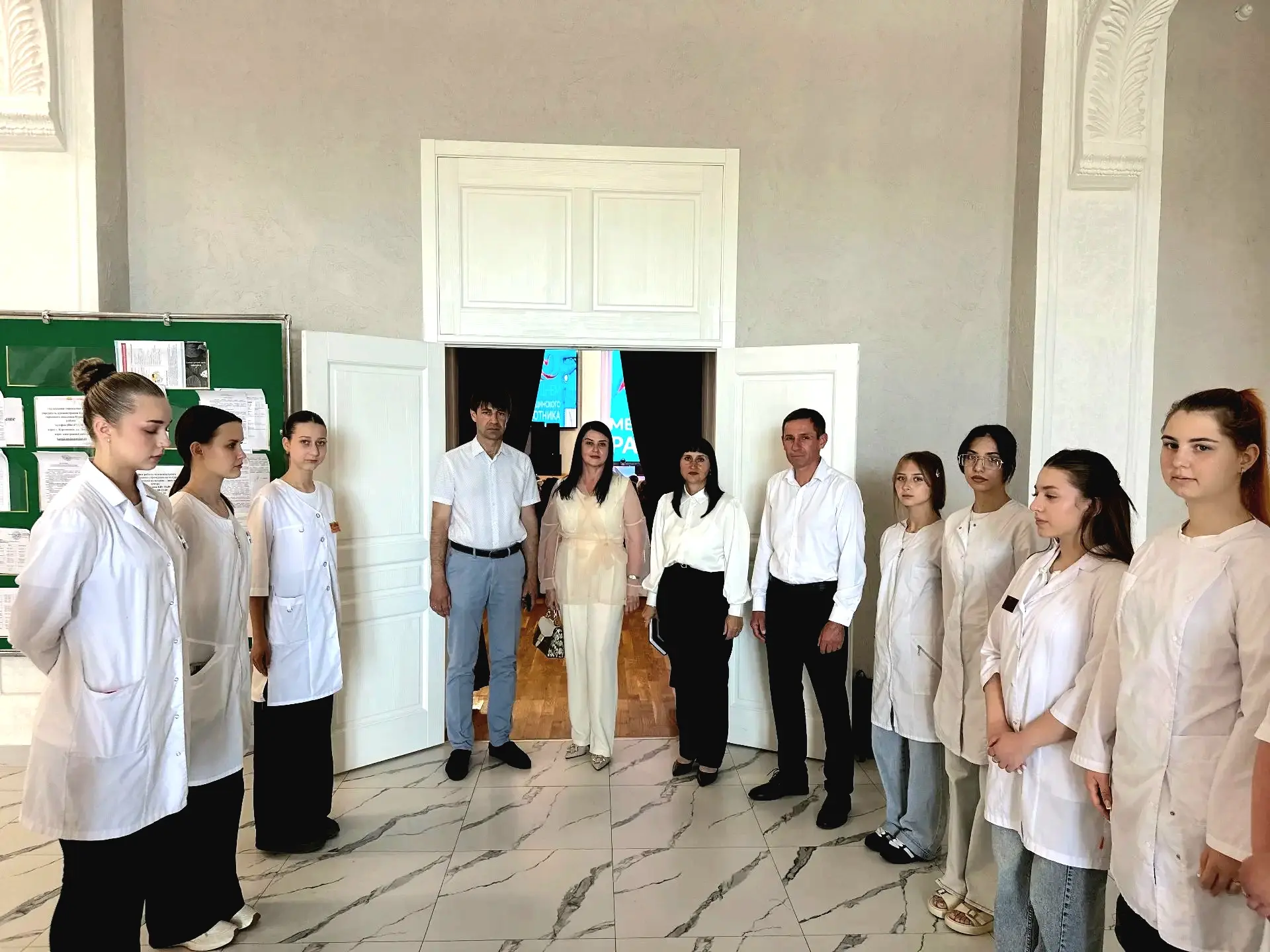 В преддверии Дня медицинского работника в Курганинском культурно-досуговом центре состоялось торжест