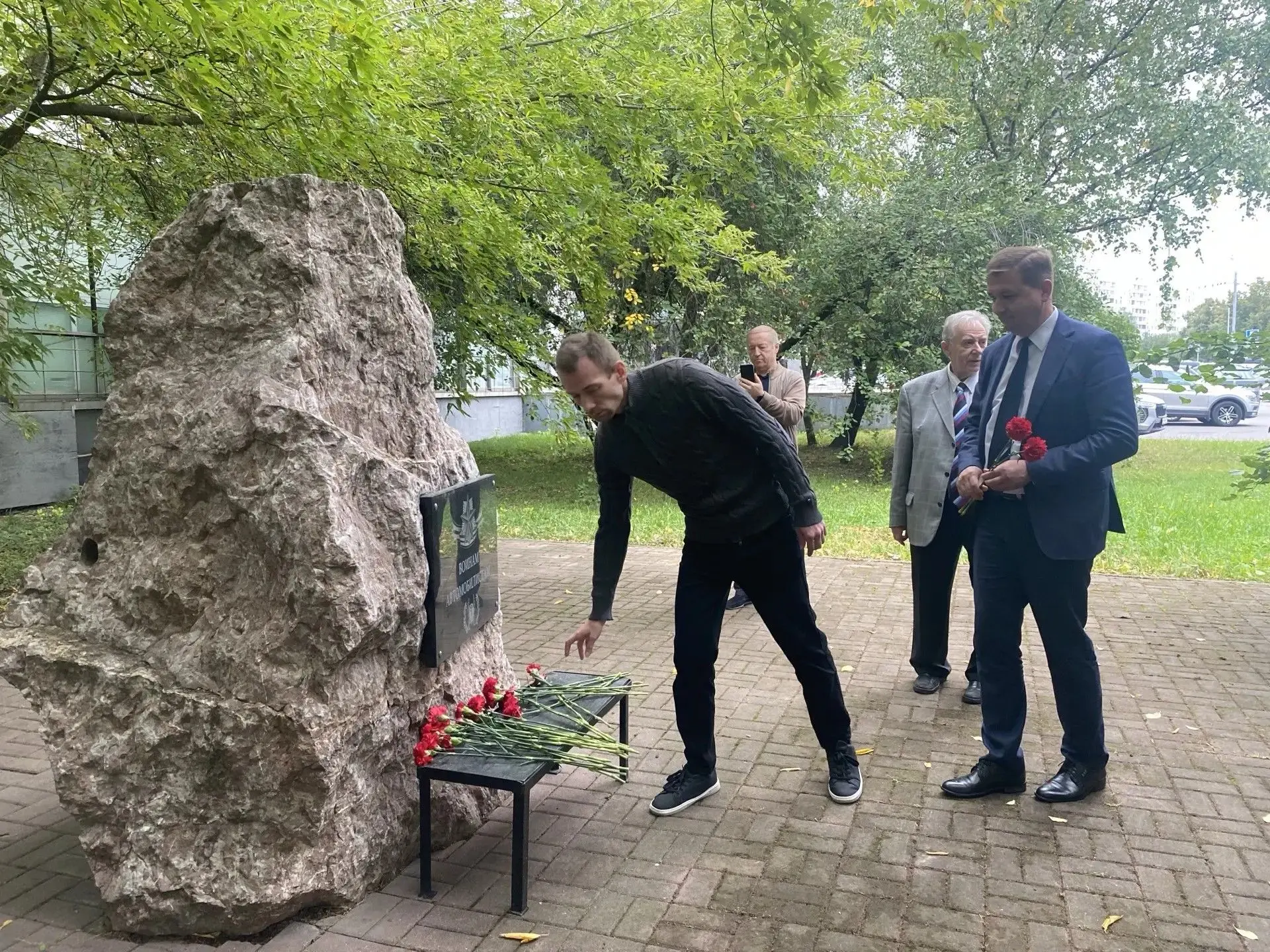 В НИИАТ почтили память воинов-автомобилистов, погибших в годы Великой Отечественной войны