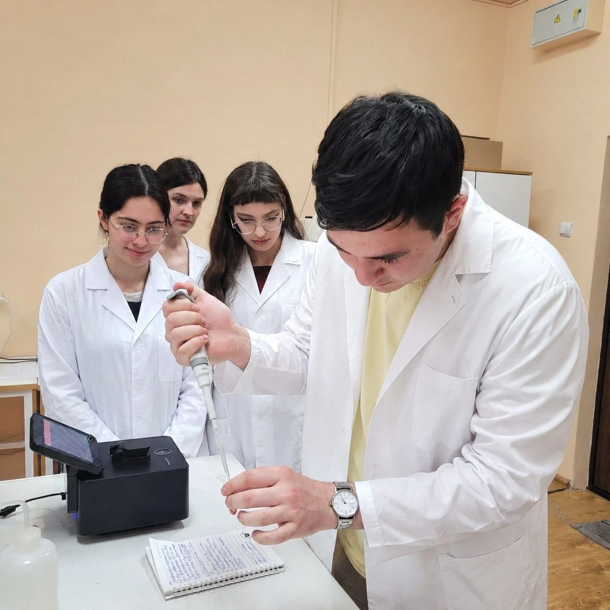 🧪Первокурсники ФЕНиТа погрузились в мир современной биохимии  Для студентов-химиков и биологов 1 кур