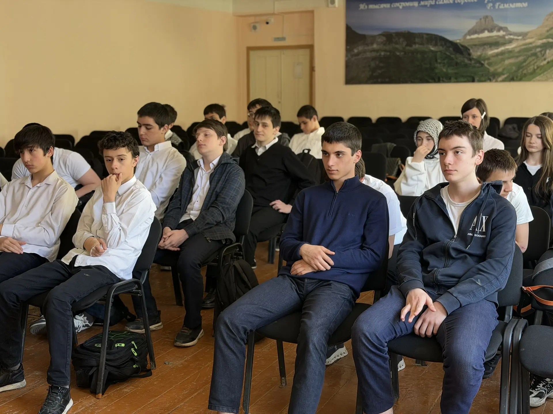Сегодня в 8 «В» прошёл классный час на тему «Профилактика деструктивного поведения среди несовершенн
