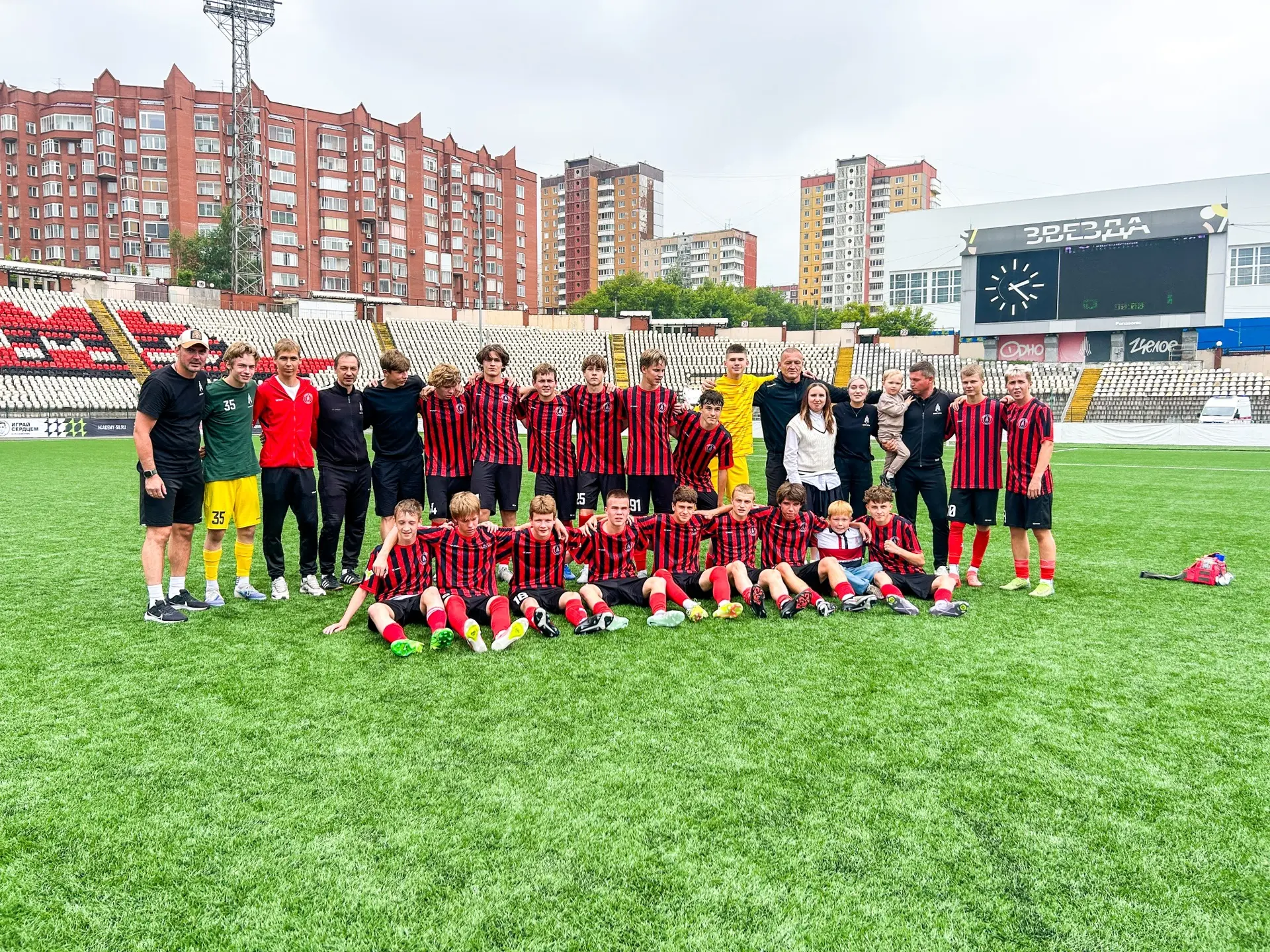 С победой! ❤️🖤

Две игры - две победы. Команда Андрея Недбайлова со счетом 6:1 обыгрывает «Динамо-К