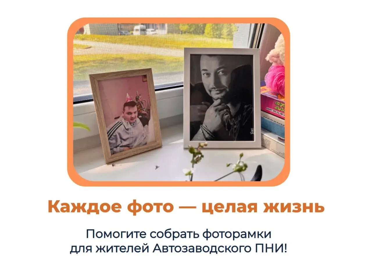 — Тут у меня автограф Сергея Жукова, «Руки вверх!» Его для меня взяли сёстры, они ездил...