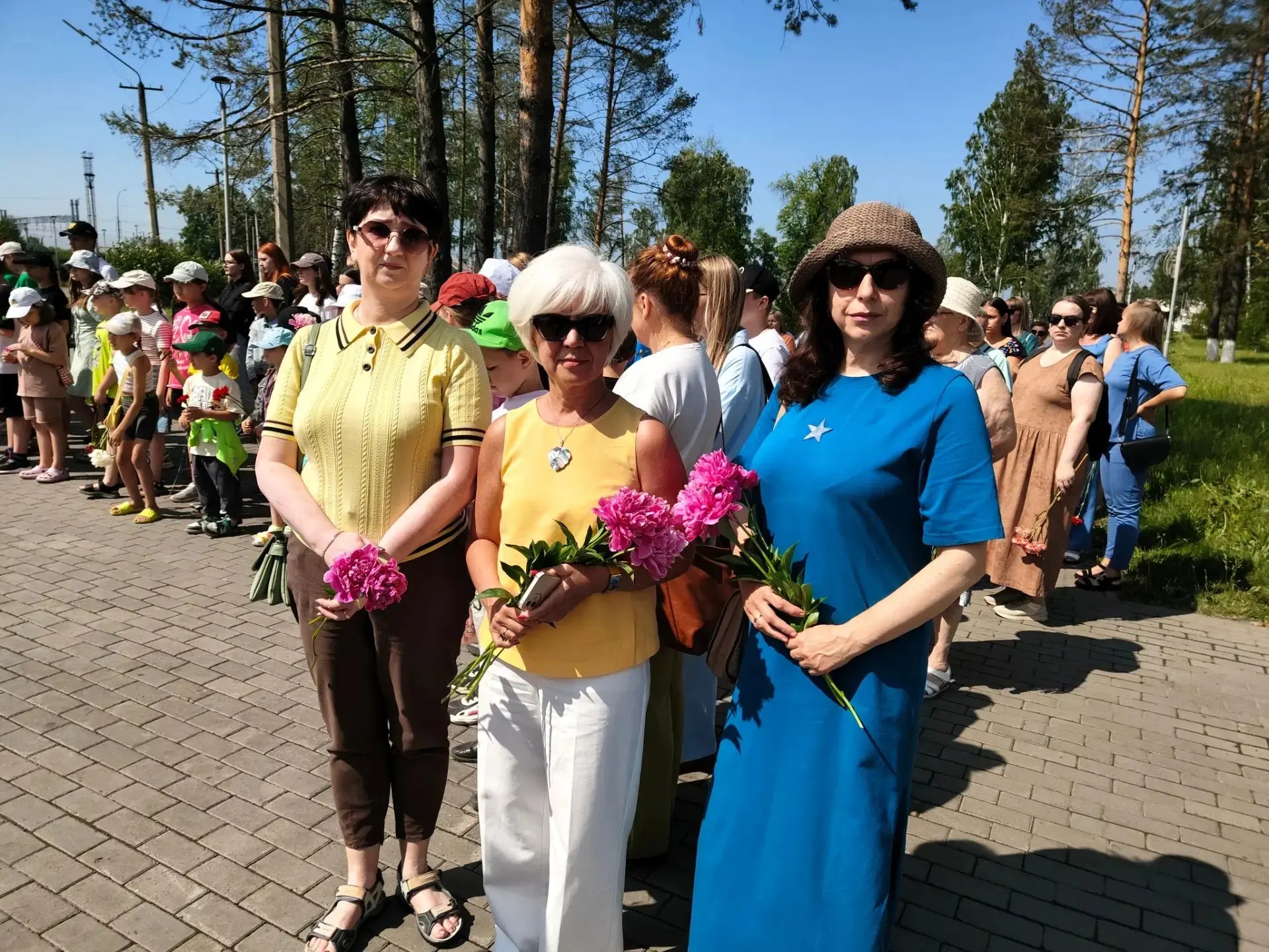 Церемония возложения цветов

22 июня, в День памяти и скорби, представители МКОУ "СКОШ№7" приняли у