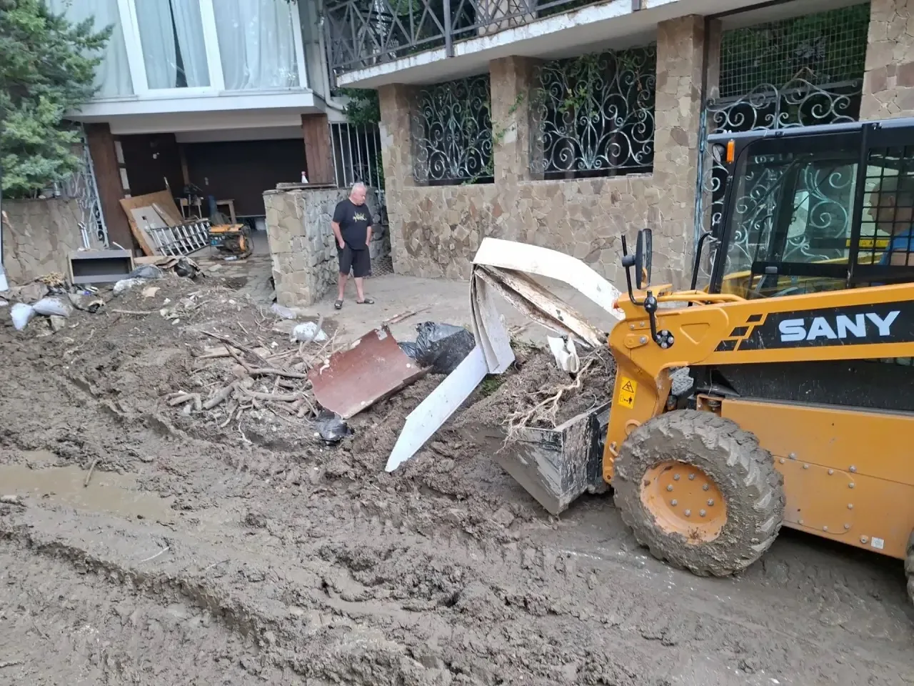 В Симеизе стартовала расчистка ул.Баранова. Была там накануне, общалась с людьми, чье ж...
