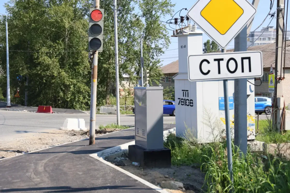 На улице 1 Мая в Арамили продолжаются работы по благоустройству

На центральной улице города идут 