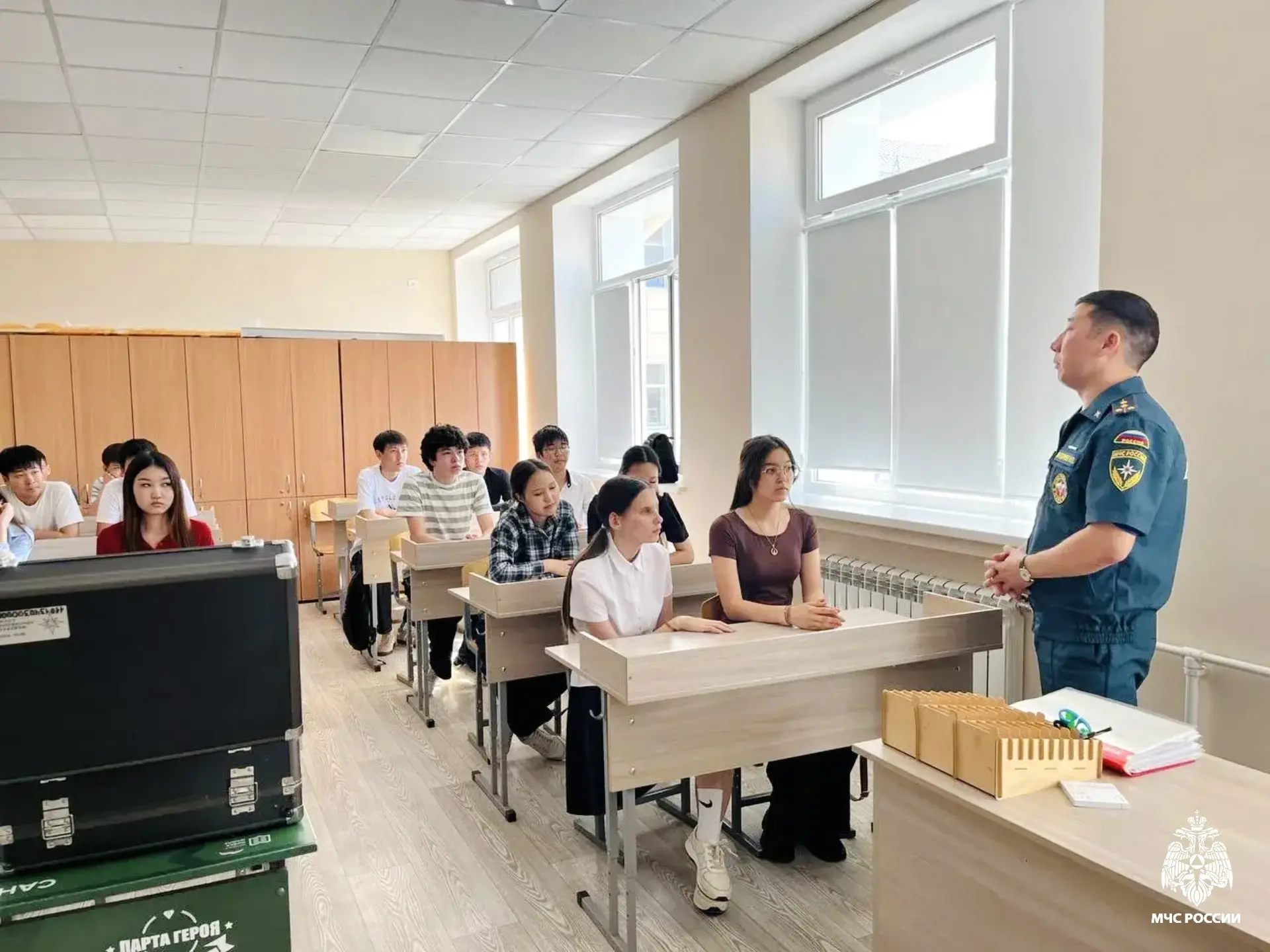 🔵Сотрудники МЧС Калмыкии провели урок безопасности  🔹Специалисты чрезвычайного ведомства уделяют осо