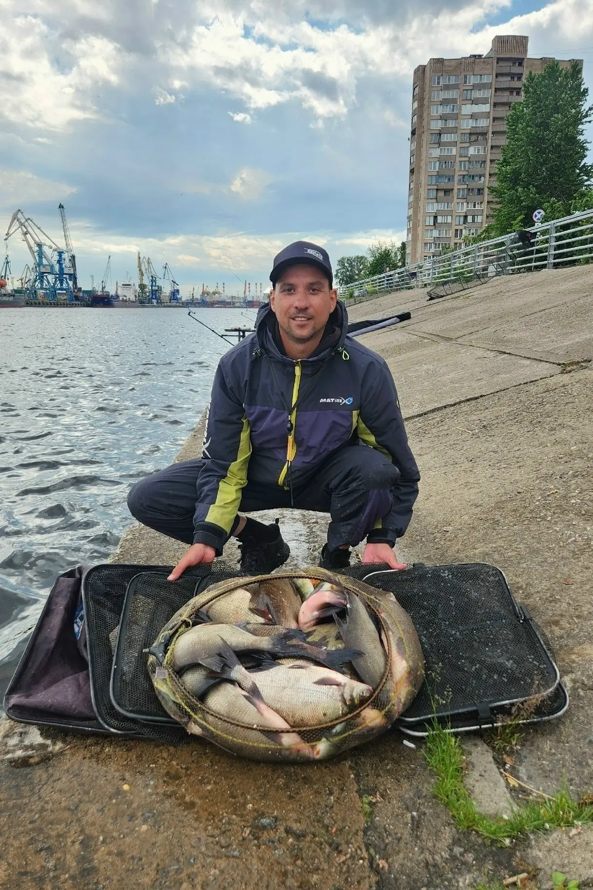 Первая тренировка на Морском канале! Одно из моих любимых мест. Быстренько вещи через забор, и я уже