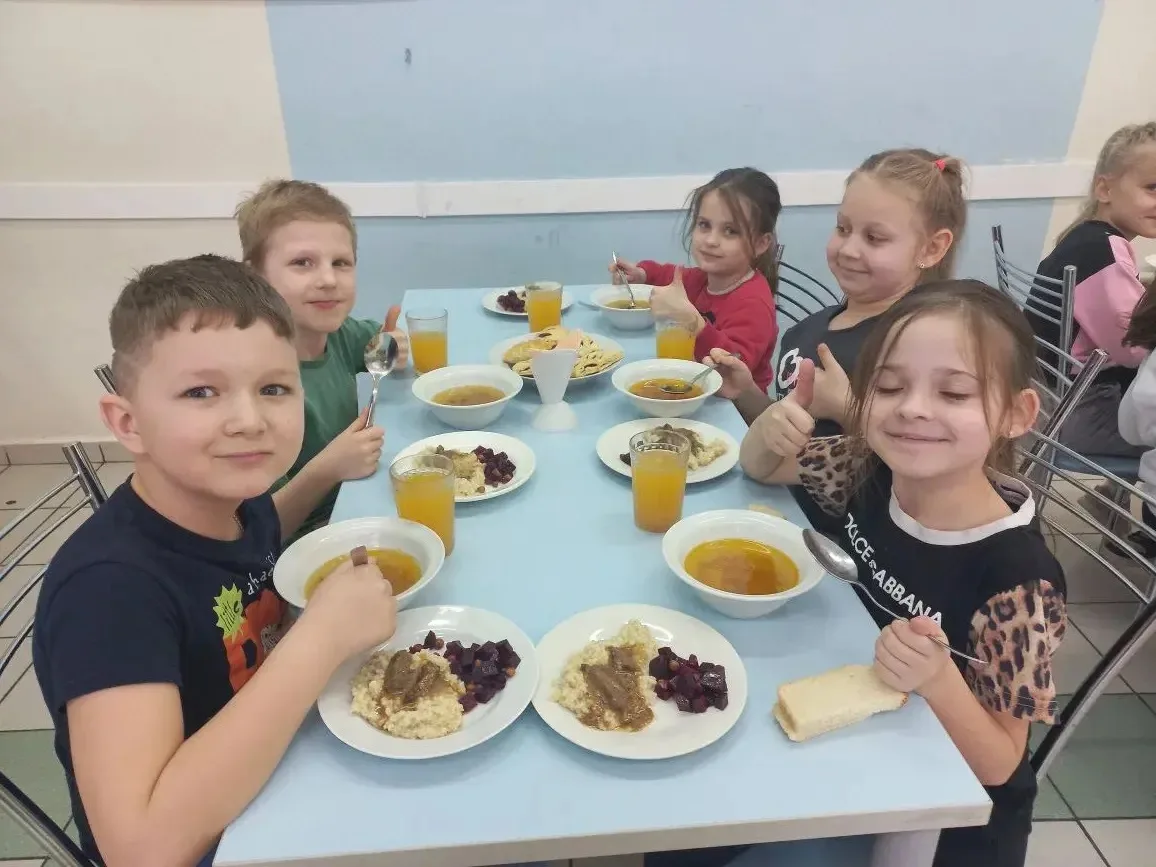 ✨Сегодня, 1 апреля, а значит, в нашем пришкольном лагере - 😀День юмора и смеха! 📍Утро началось с «Ве