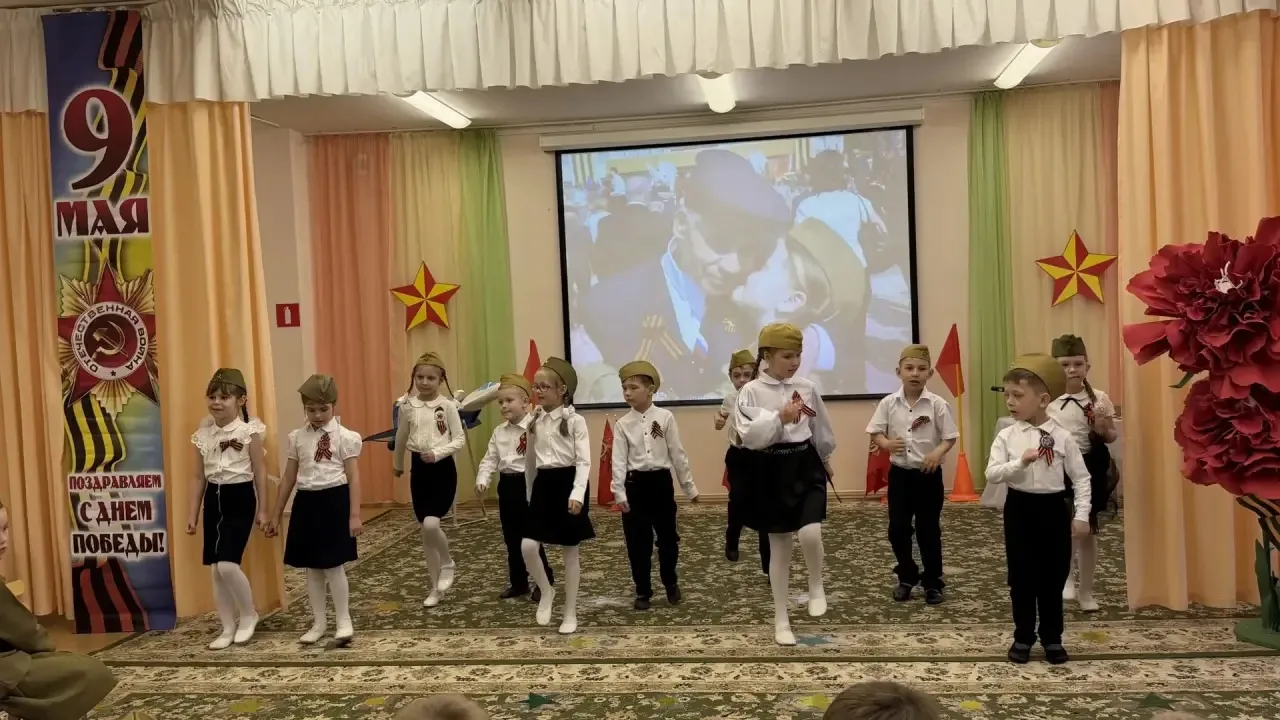 В дошкольном отделении №1 прошёл фестиваль военной песни «Мы помним, мы гордимся». 🎖️  Этот праздник
