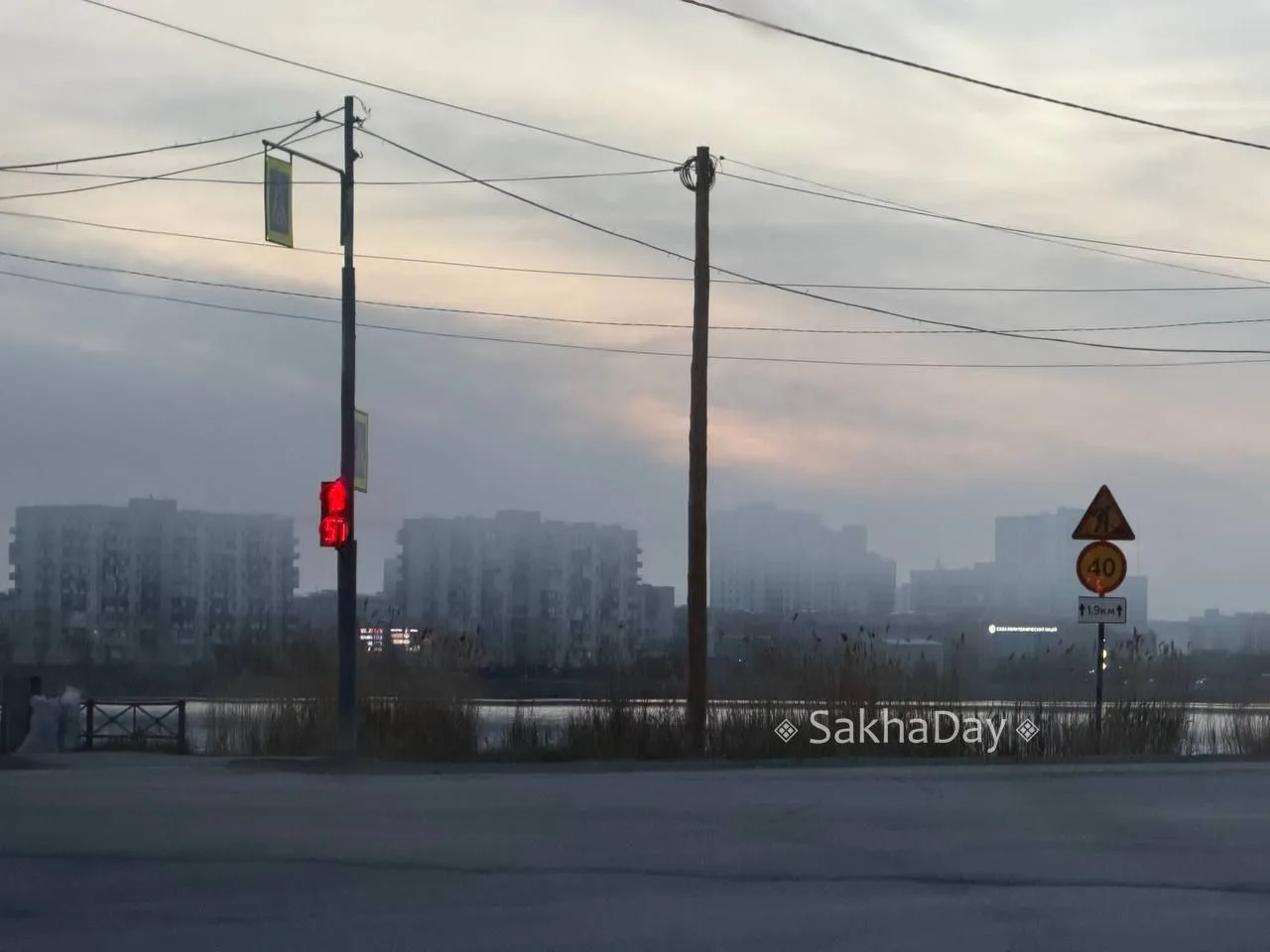 Вечерний Якутск в дымке от пожара. Фото и видео из тгк @sakhaday