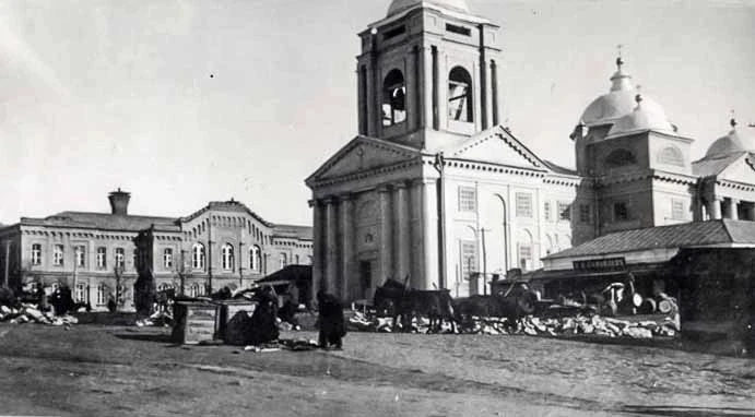 Собрали подборку фотографий мест нашего города в разные периоды 📸