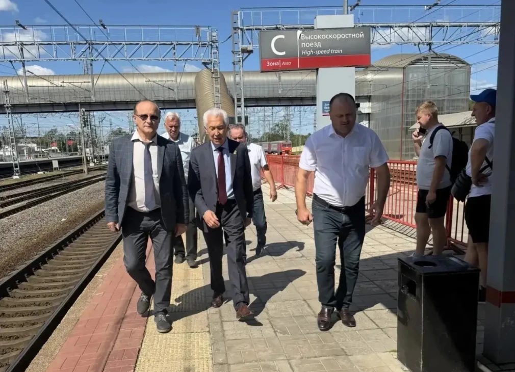 Владимир Васильев поблагодарил железнодорожников за участие в формировании новой Народн...
