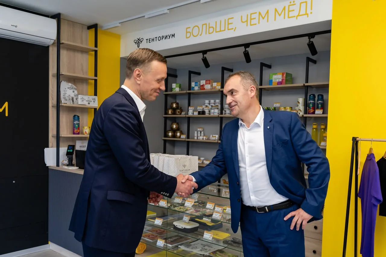 🐝 Завод «Тенториум Руланд» и музей северного пчеловодства посетила официальная делегация города-гер