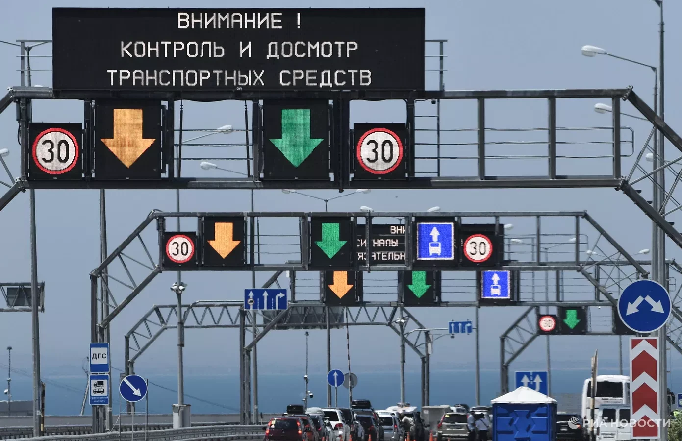 🚗 До 180 авто выросла очередь перед Крымским мостом со стороны Керчи.