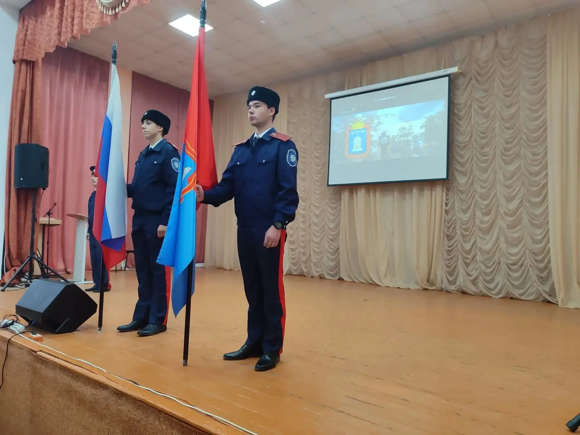 Флаги внесены. Неделя началась с гордости!