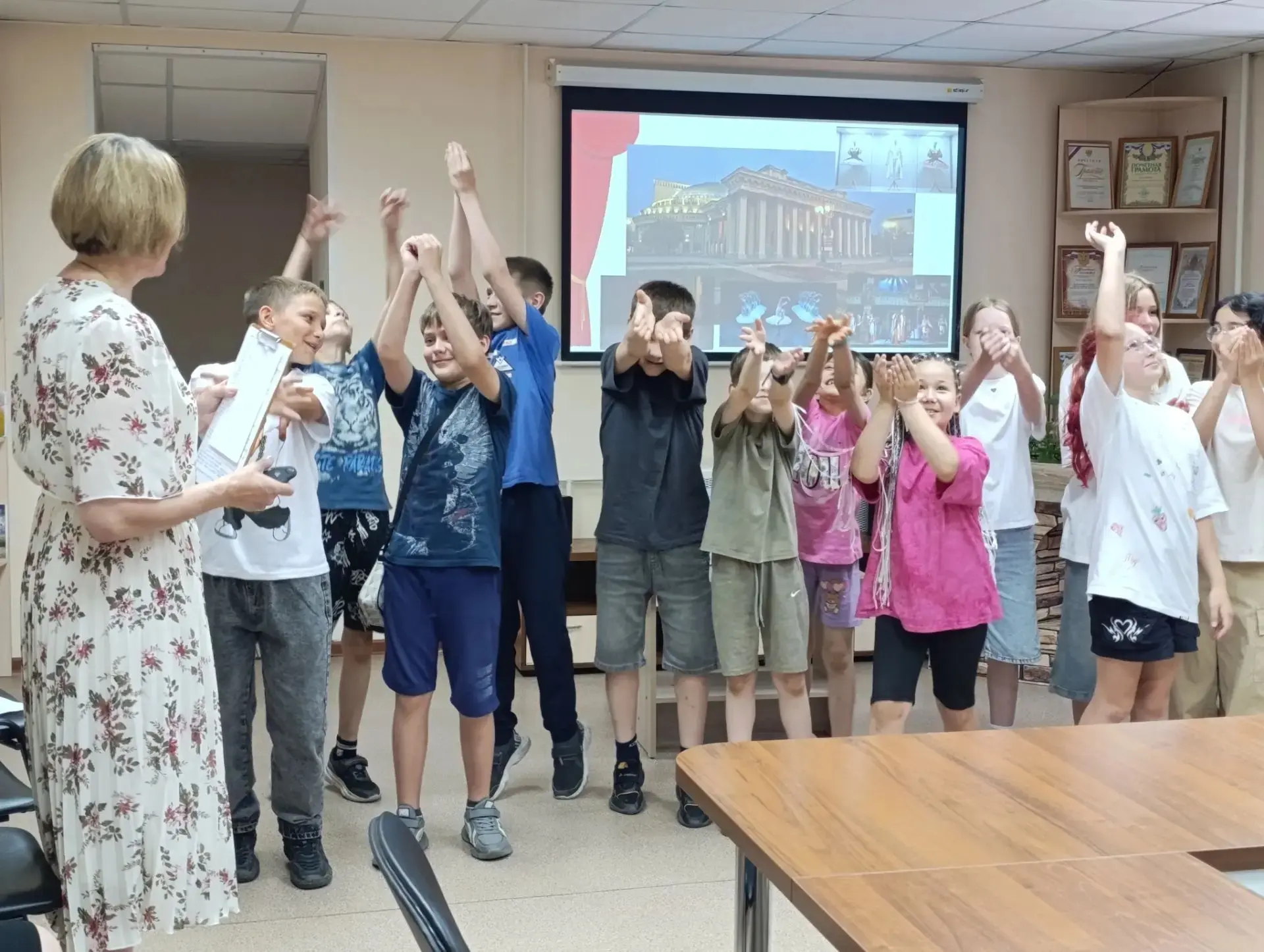 💥Началась четвёртая неделя ЛДП "Радуга"💥
    Сегодня ребята посетили библиотеку им. Лермонтова, гд