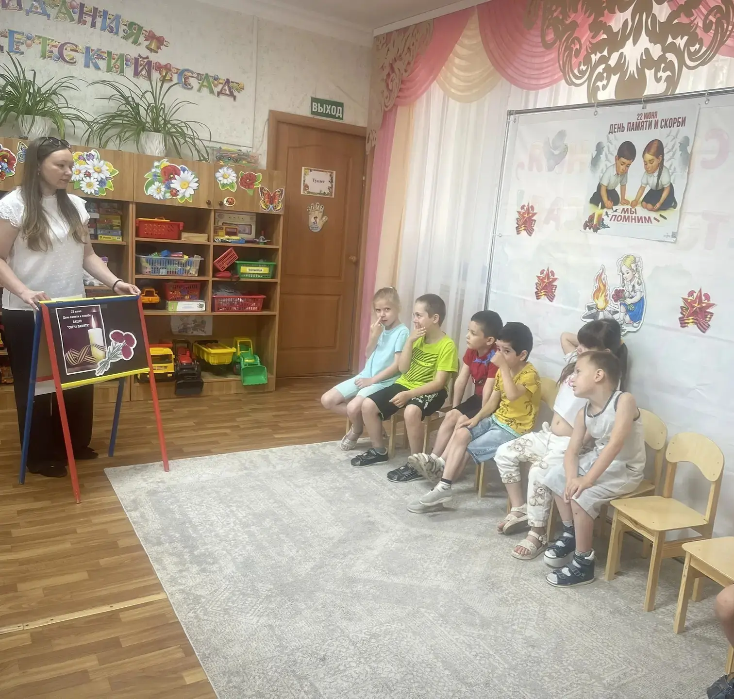 Сегодня воспитанники детского сада "Ивушка" в День памяти и скорби приняли участие в Акции "СВЕЧА ПА