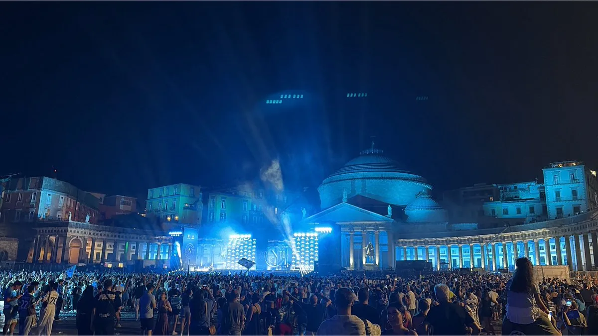 🎆 «Наполи» грандиозно отпраздновал 100-летие клуба, превратив юбилей в настоящий город...