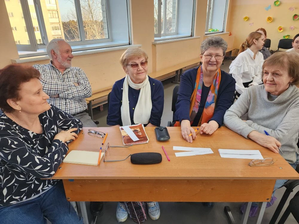 Атмосфера интеллекта, азарта и единства на легендарной игре «Что? Где? Когда?» в МАОУ СОШ № 71   В н