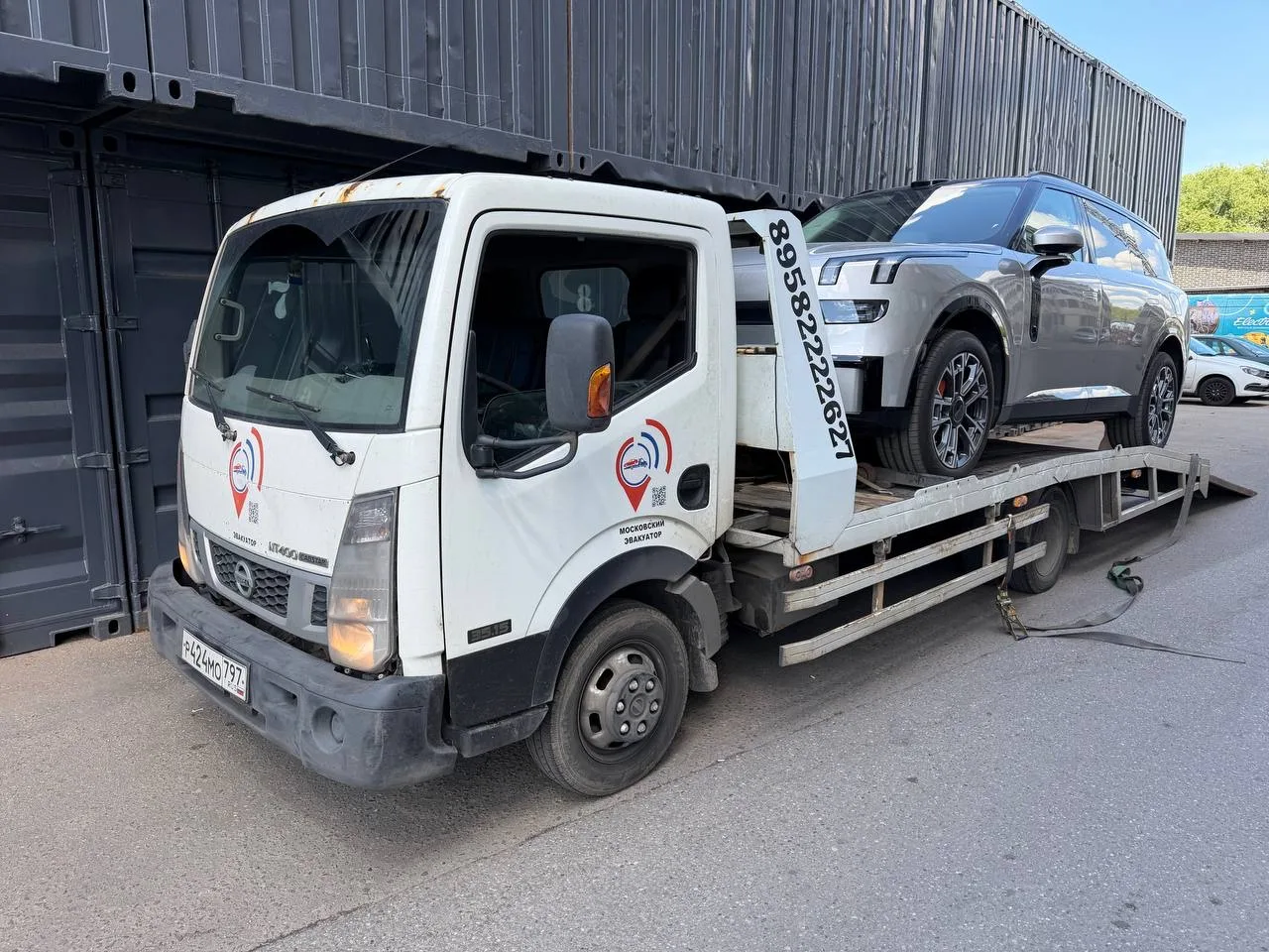 Клиент отправил к нам на эвакуаторе Lynk & Co 900 с запотевшей фарой.