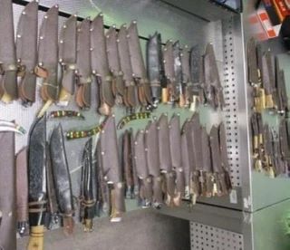 Граждане Узбекистана пытались провезти через аэропорт Екатеринбурга 121 незадекларирова...