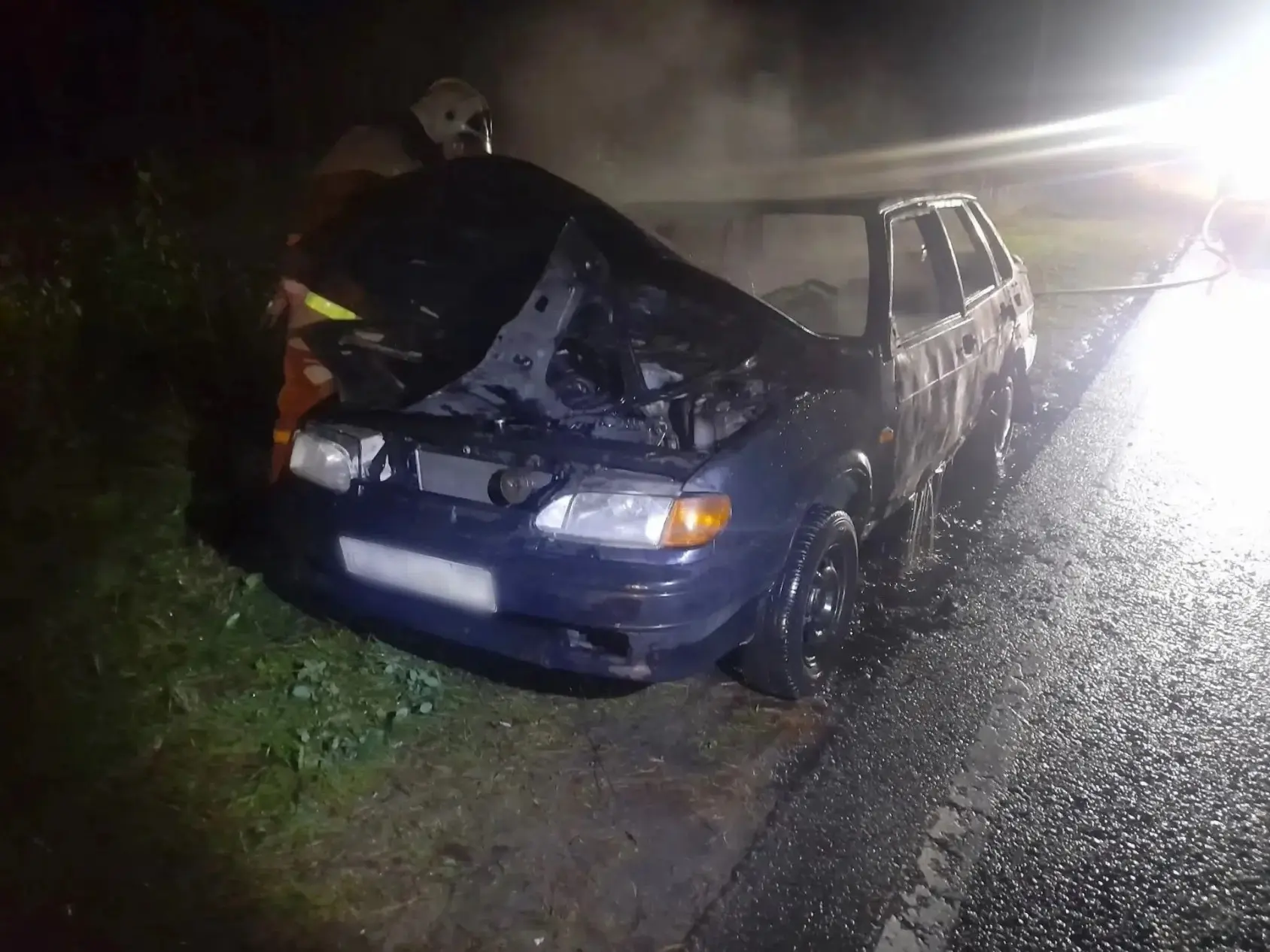 В Шенкурском округе во время движения загорелся автомобиль ВАЗ