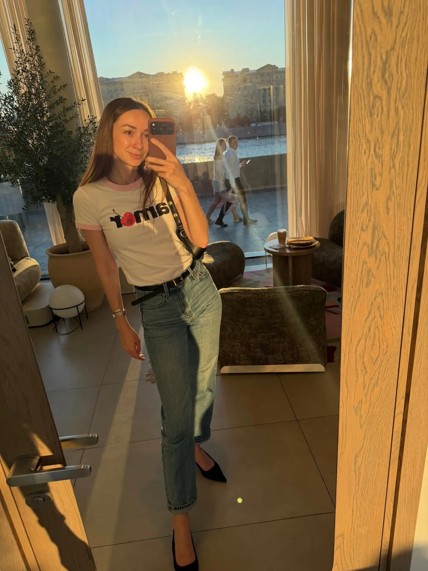 http://vk.com/club55418498?w=wall-55418498_27128
 
Ищу попутчицу с вылетом из Москвы в ближайшие дни