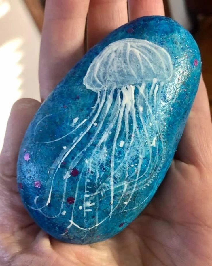 Морские мотивы 🪸
Можно привезти с моря не просто камушек на память, а настоящий шедевр, сделанный н