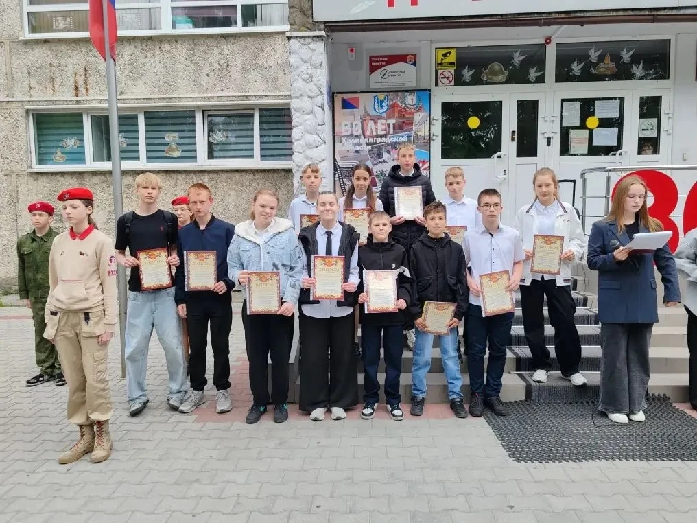 🔔Традиционная еженедельная линейка на завершающей учебной неделе принесла нам яркие до...