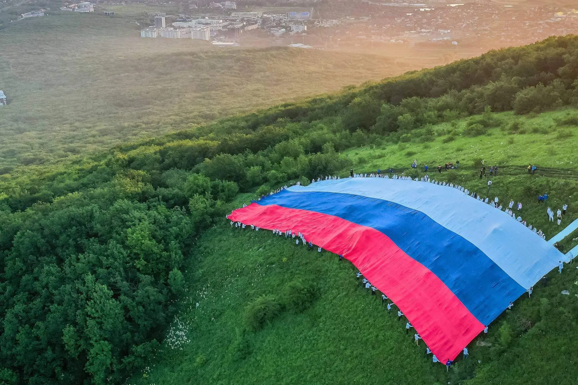 Вопрос №1. Россия — самое большое государство в мире, и её территория настолько огромна, что когда н