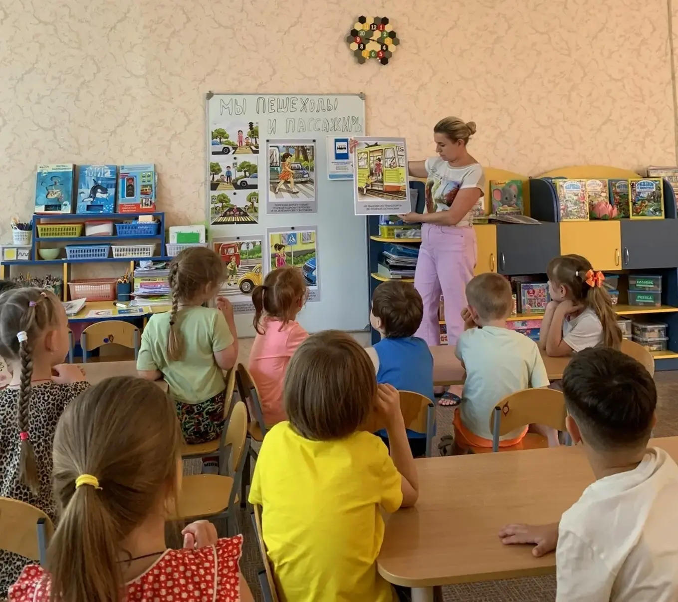 🚶🚦🚌«Пешеходы и пассажиры»

Сегодня во 2-м корпусе наши дошколята тоже не остались в стороне от ва