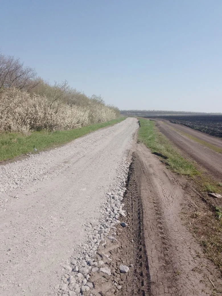 На части дороги, ведущей к улице Заречной проведены подготовительные работы для покрыти...