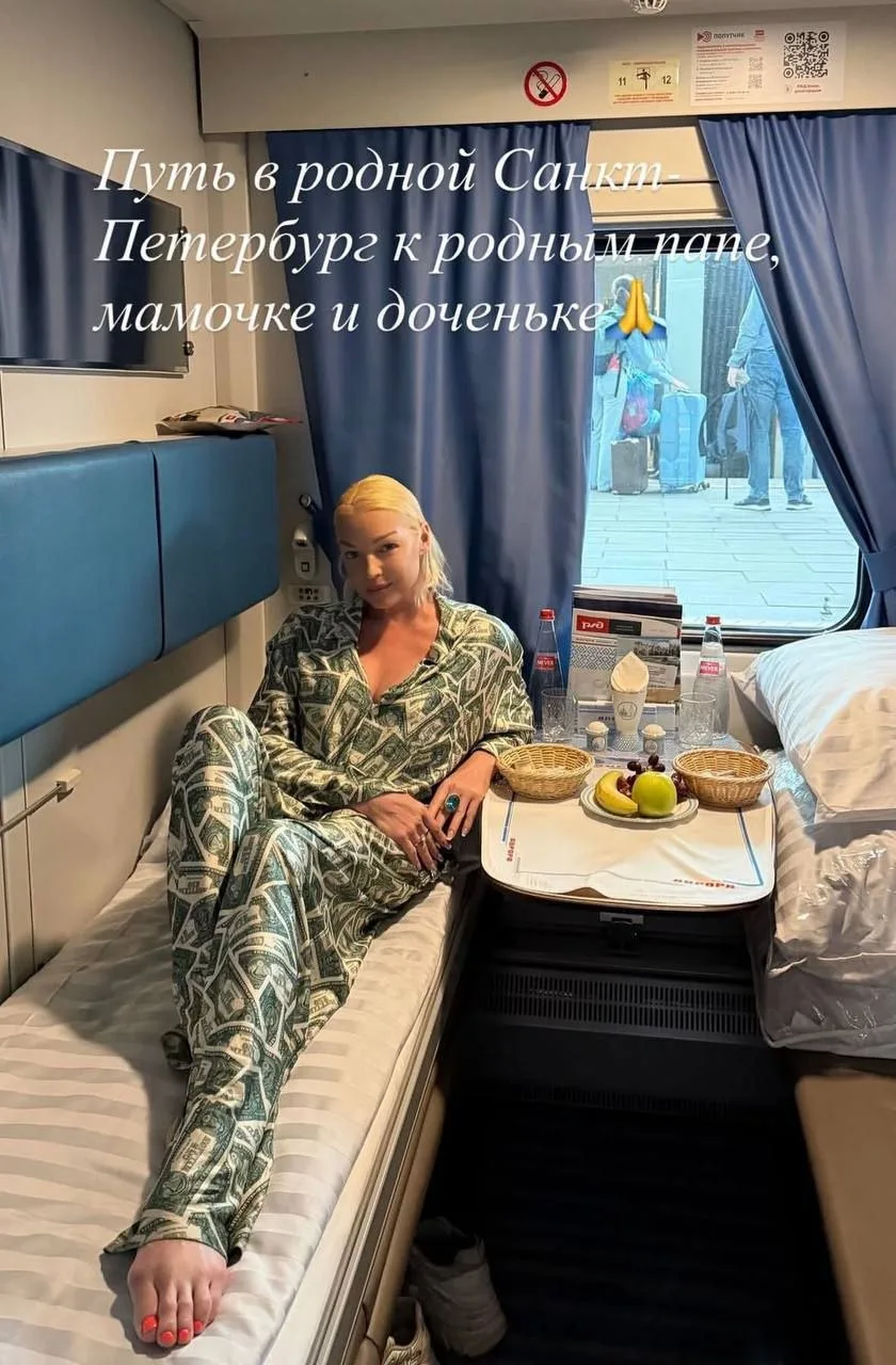 Анастасия Волочкова как хорошая и любящая дочь отправилась к папе в родной Санкт-Петербург, чтобы пр