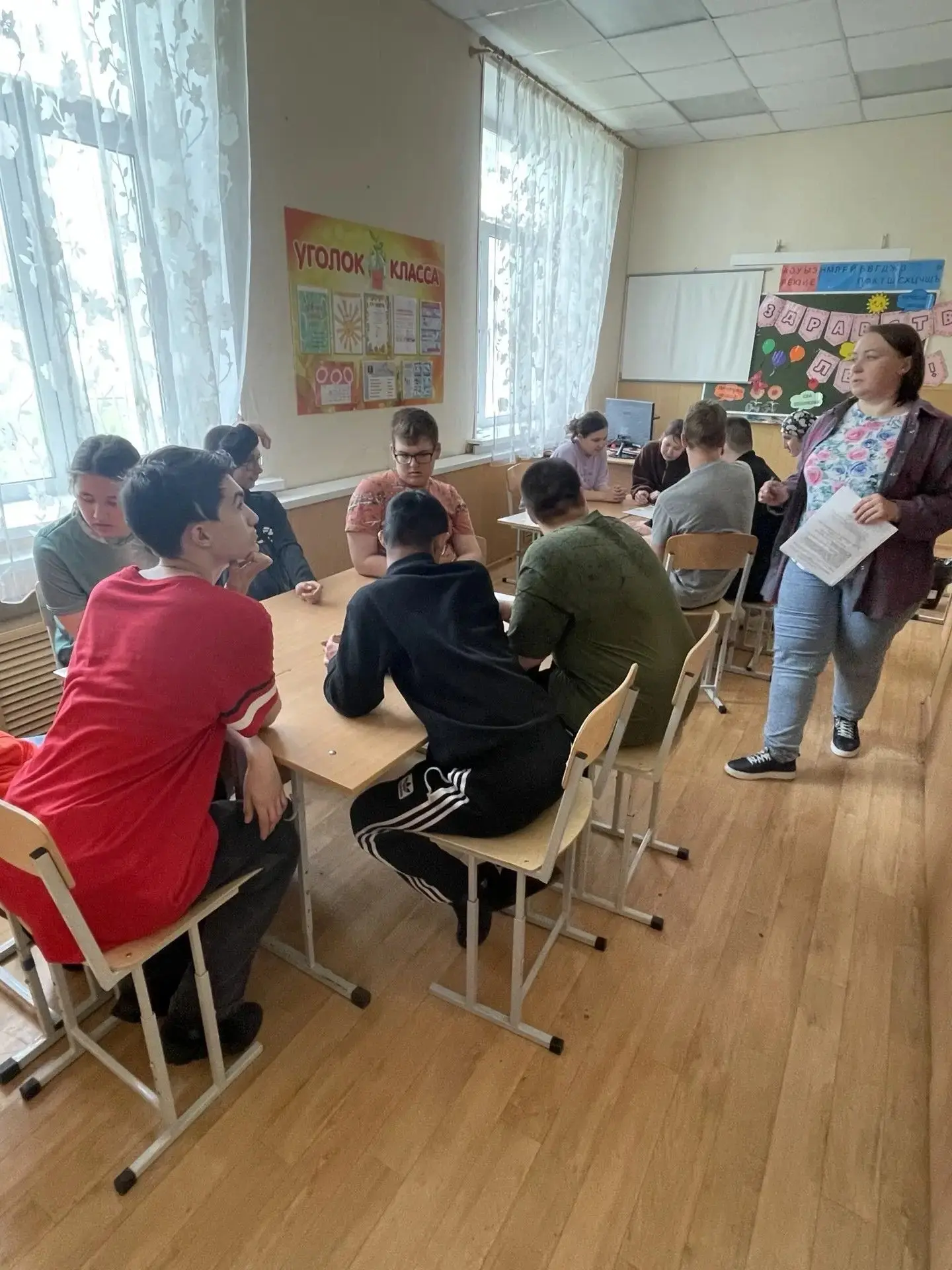Летний пришкольный лагерь представляет собой замечательное место, где дети могут провести свои летни