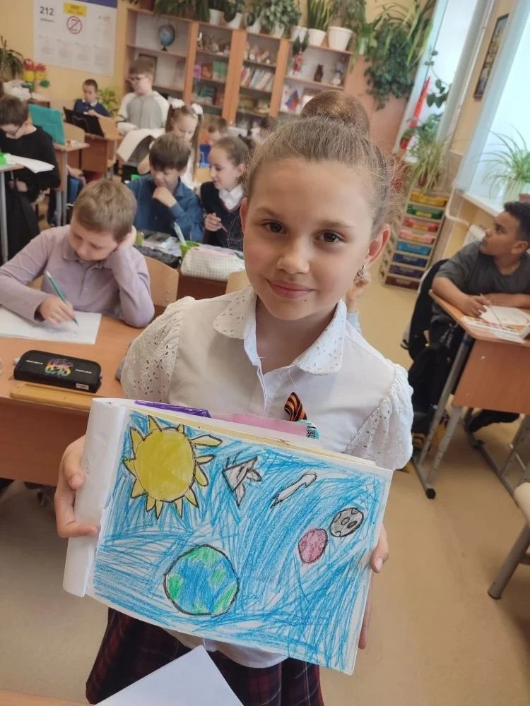 🚀 🦖Космос и динозавры: как ученики 2 «Г» класса открывали тайны Вселенной и Земли  ✨В жизни школьник
