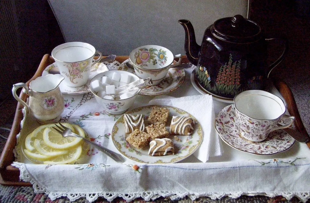 Утро в музее начинается не с кофе, а с чашечки чая.