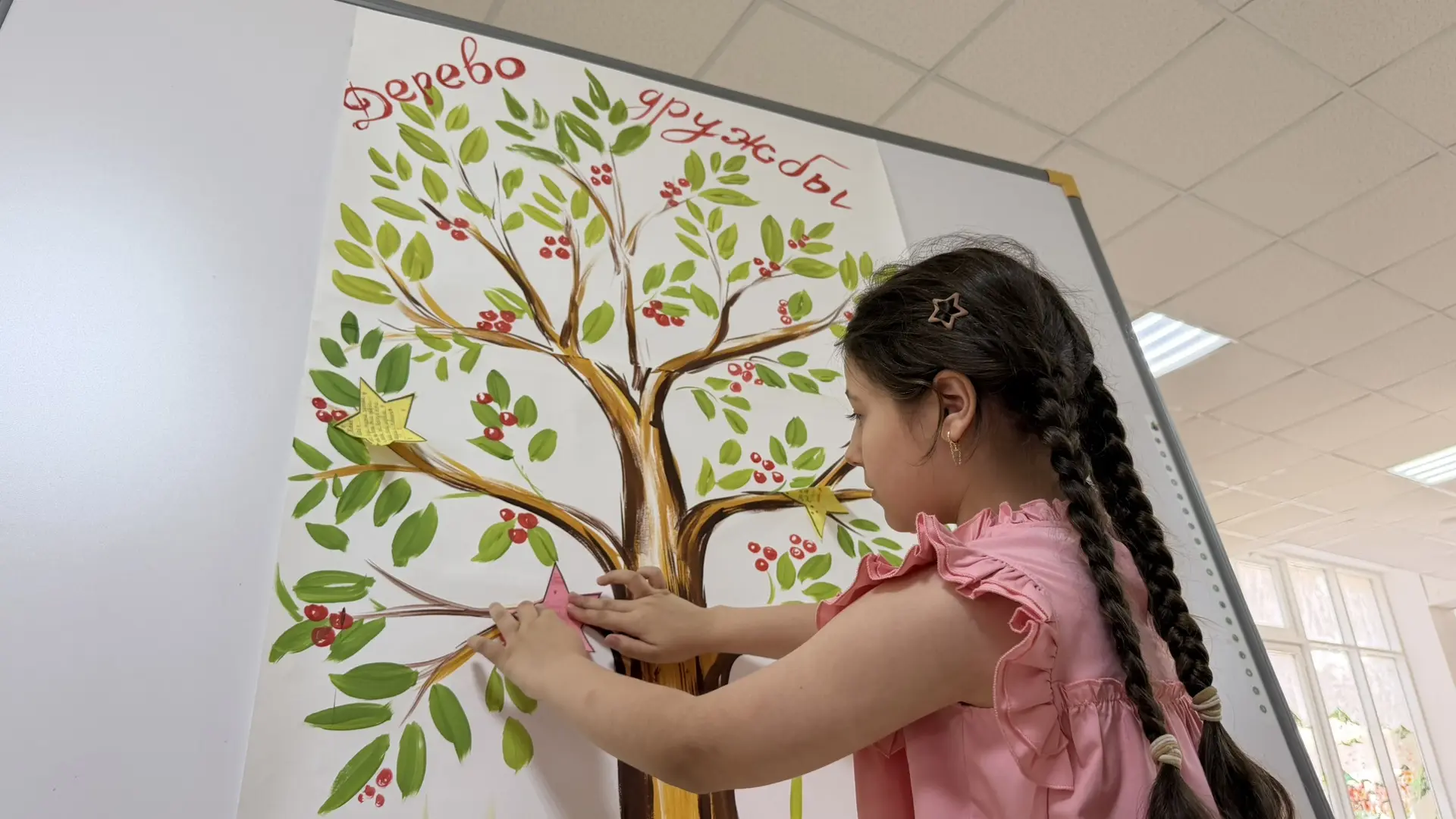 🌳 Акция «Дерево дружбы» 💚

Сегодня в нашем лагере прошла очень добрая и трогательная акция - «Дере