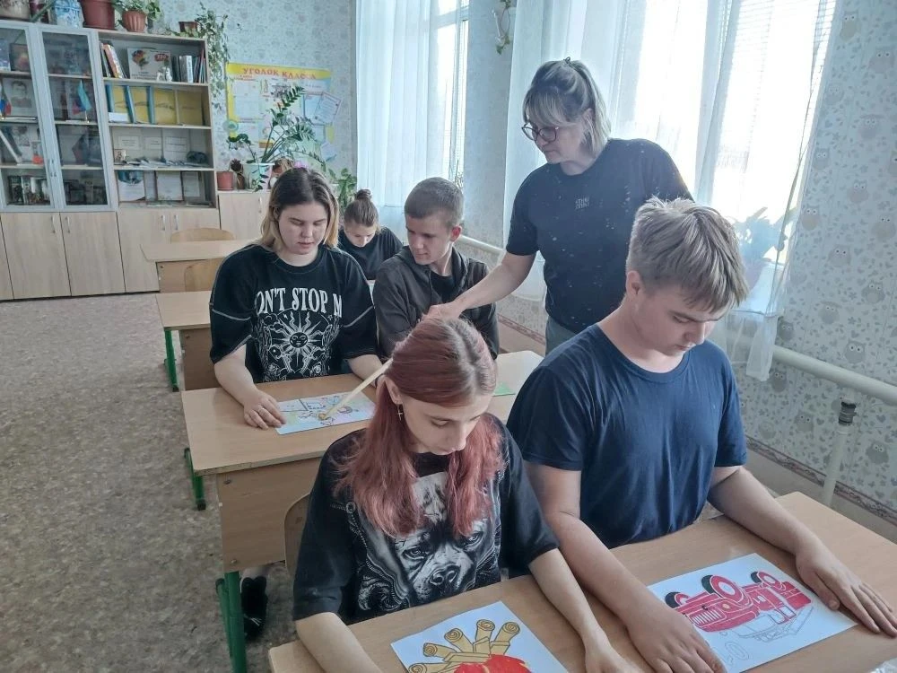 В Перевальской школе- интернате с обучающимися 9- х классов была проведена беседа на те...