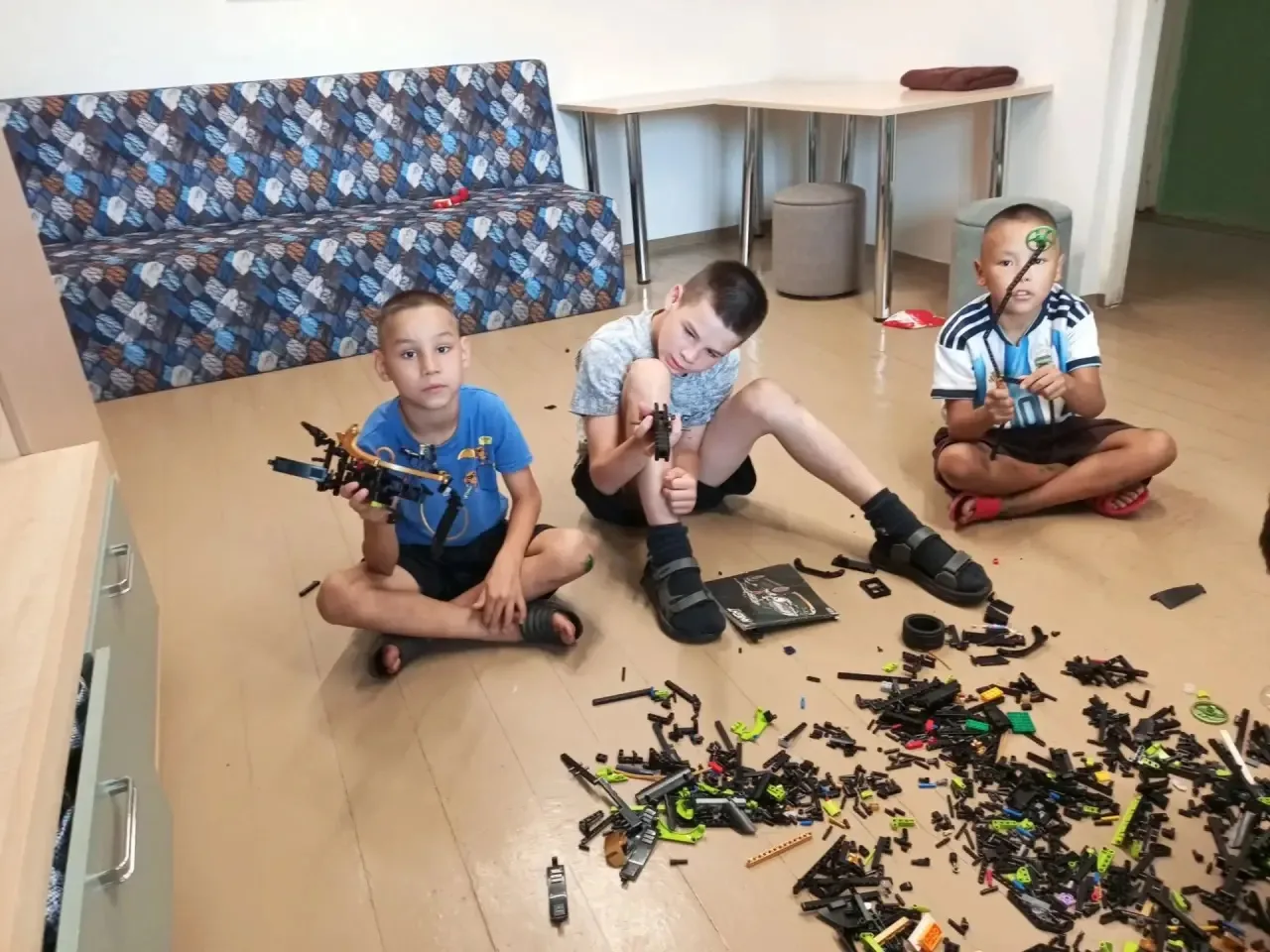 🥁 А пока средняя группа открыла своё LEGO-конструкторское бюро 🌐