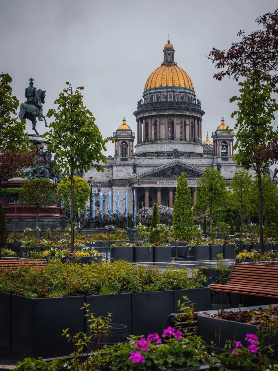🌿 Цветущий сад на Исаакиевской площади — зелёный оазис в центре Петербурга

📷  andrei_mikhailov

�