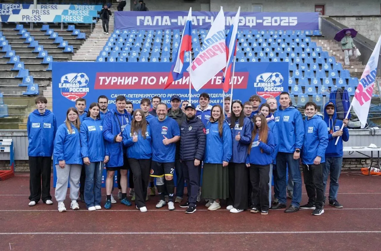 Сегодня на «Петровском» завершился турнир по мини-футболу петербургского реготделения Е...