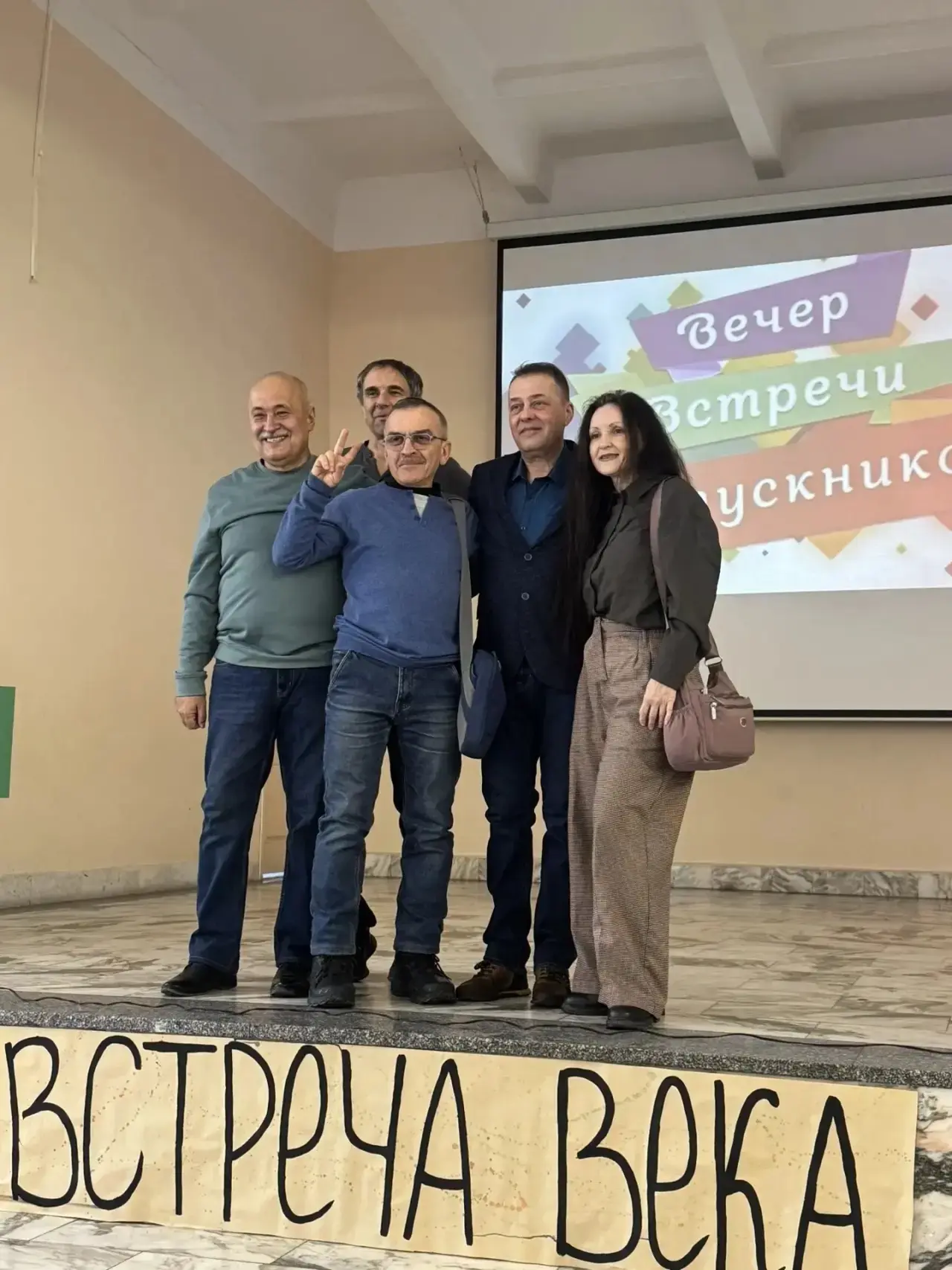 🎓 ВЕЧЕР ВСТРЕЧИ ВЫПУСКНИКОВ: ВОСПОМИНАНИЯ ОЖИВАЮТ! 💫  Дорогие друзья, коллеги, учащиеся и их родител