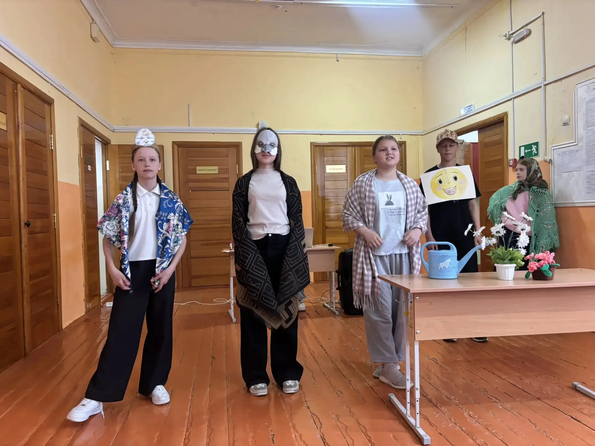 С наступлением весны и будущих летних каникул очень важно повторить правила дорожного движения. Ребя